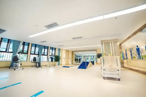 深圳每个区的入户政策_神坛上的陈佩斯：九十年代的因，今日的果 